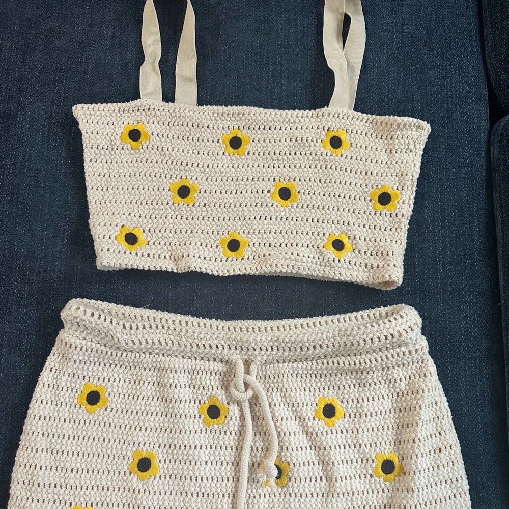 Zara 2 piece skirt set with sunflower embroidery design